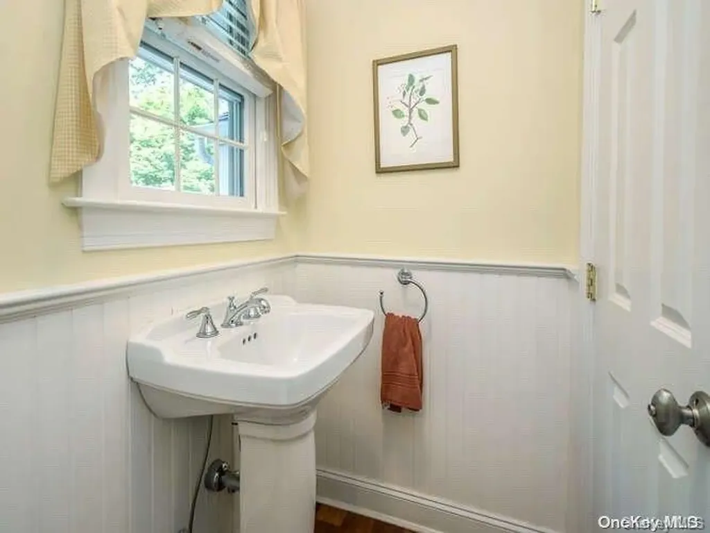 2 Mill Road Glen Head NY 11545