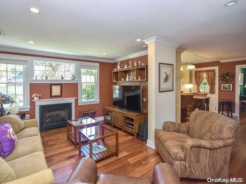 2 Mill Road Glen Head NY 11545
