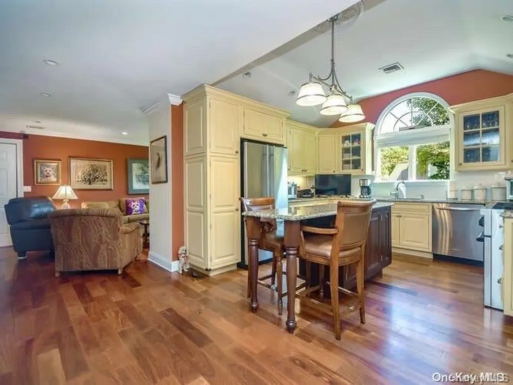 2 Mill Road Glen Head NY 11545