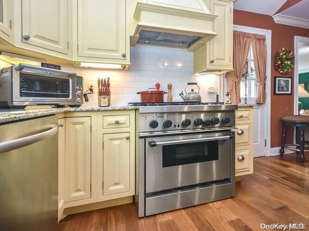 2 Mill Road Glen Head NY 11545
