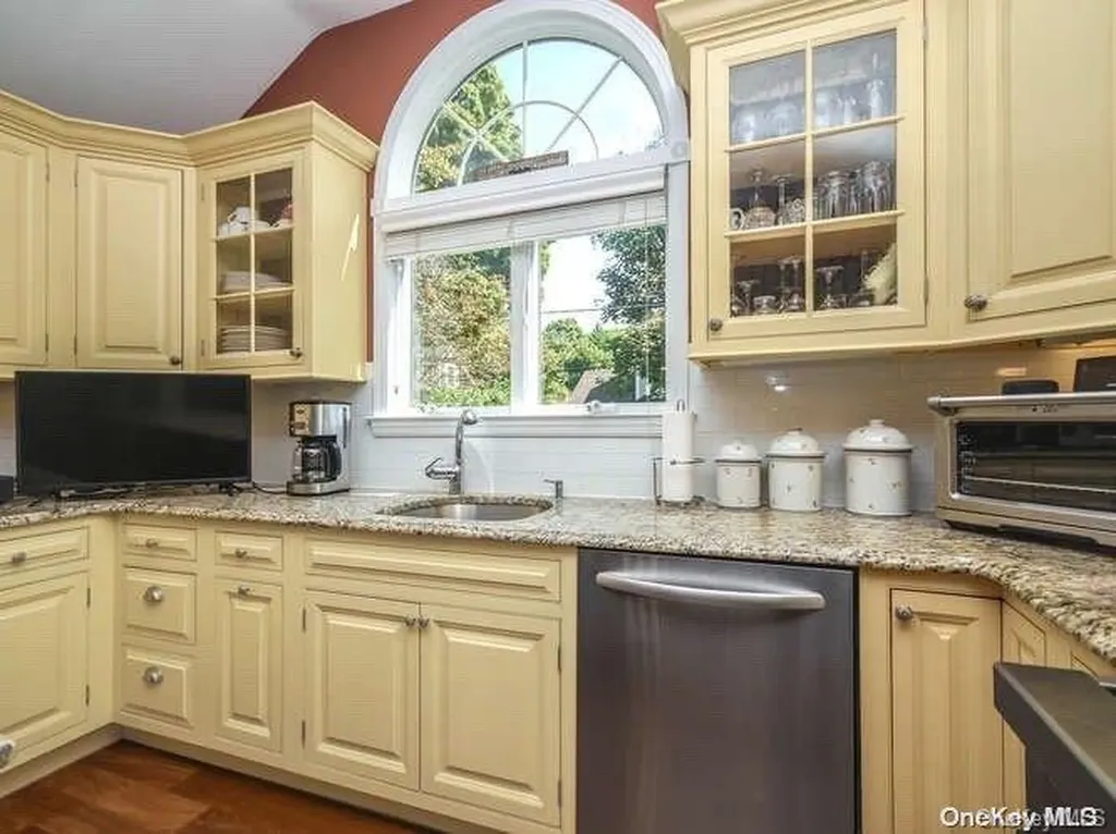 2 Mill Road Glen Head NY 11545