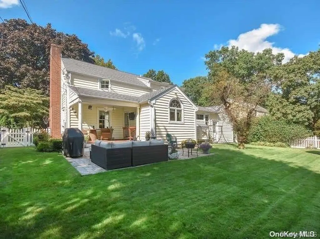 2 Mill Road Glen Head NY 11545