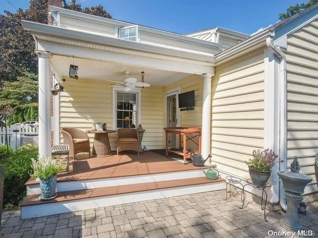 2 Mill Road Glen Head NY 11545