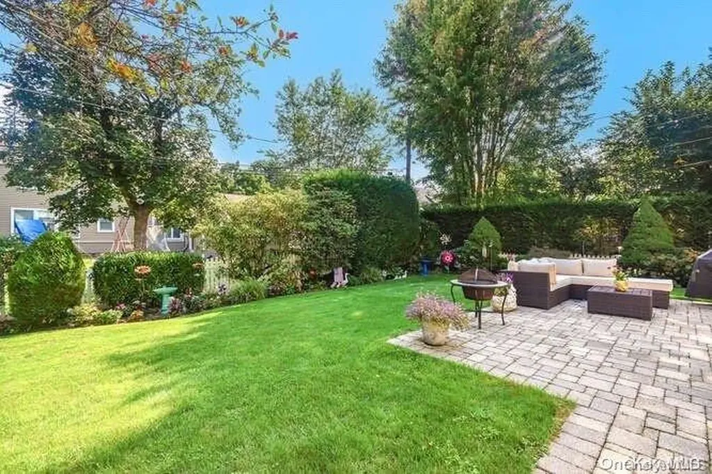2 Mill Road Glen Head NY 11545