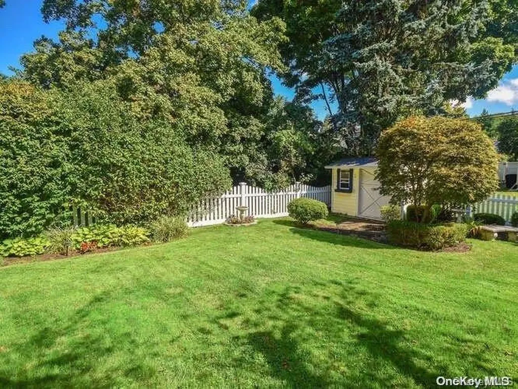 2 Mill Road Glen Head NY 11545
