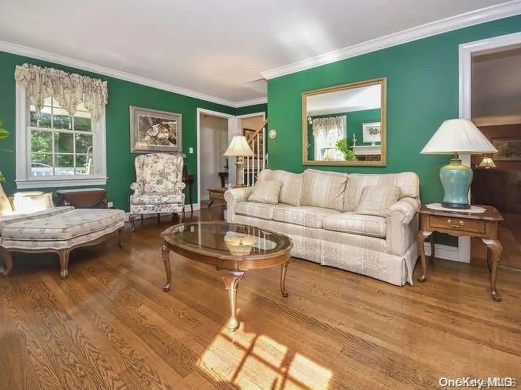2 Mill Road Glen Head NY 11545