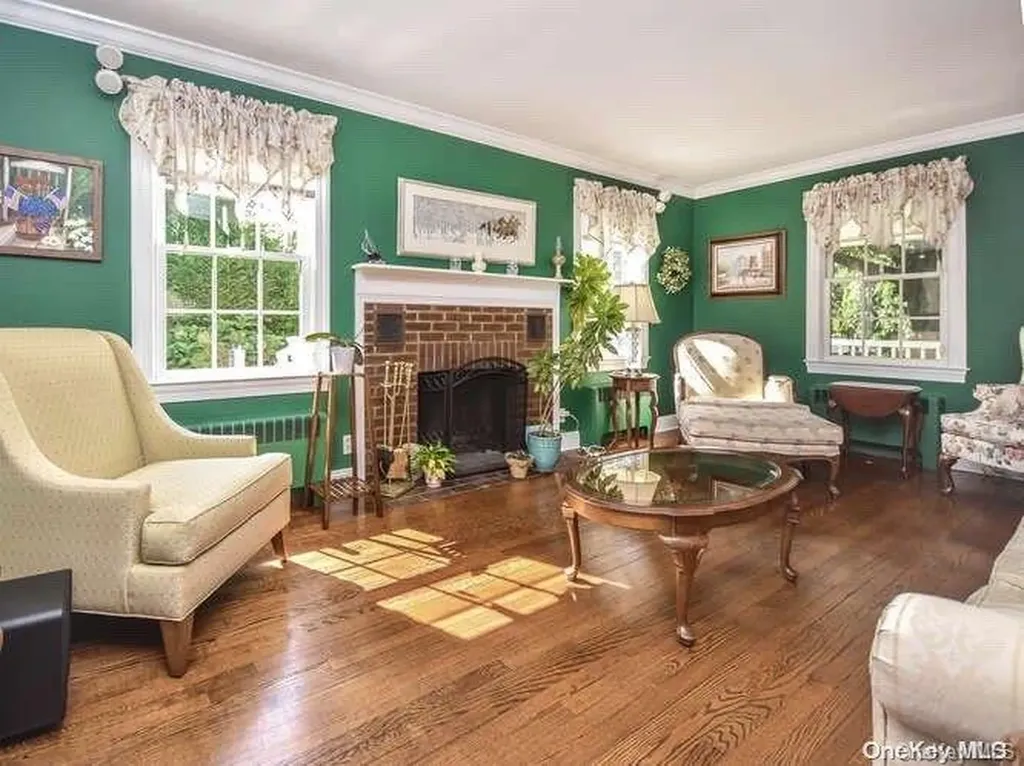 2 Mill Road Glen Head NY 11545