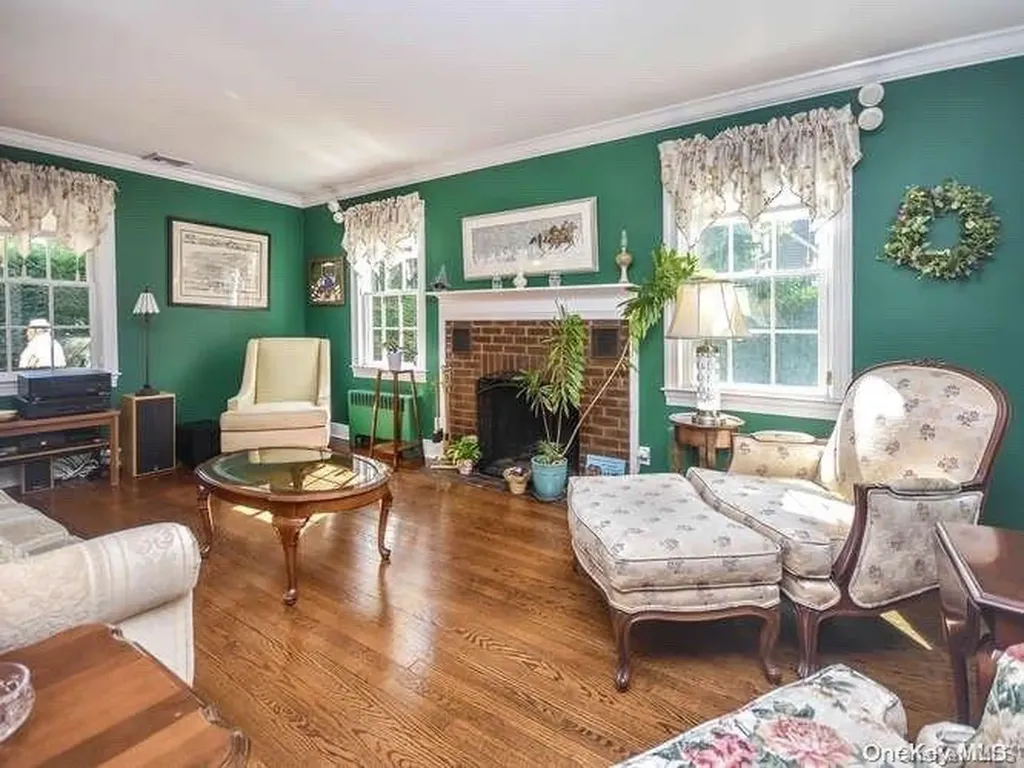 2 Mill Road Glen Head NY 11545