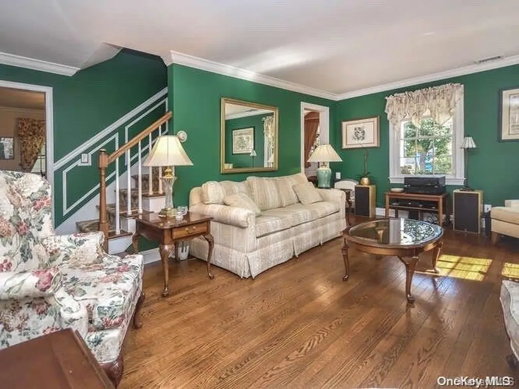 2 Mill Road Glen Head NY 11545