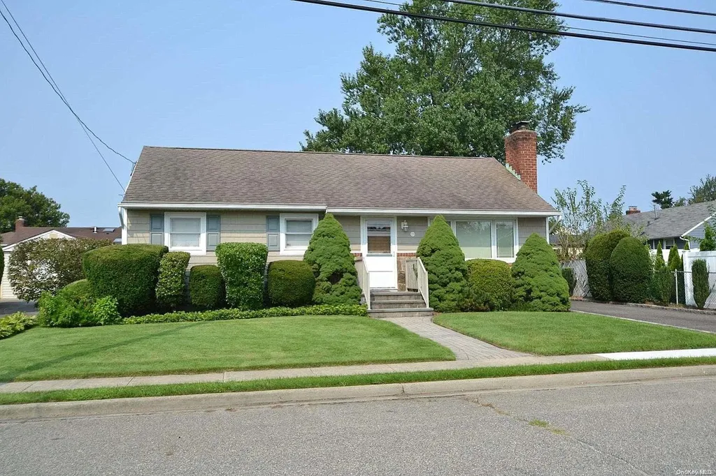 229 N 7th Street Bethpage NY 11714