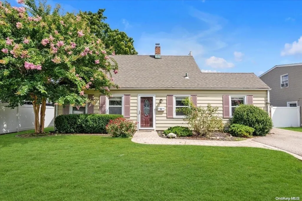 5 Anvil Lane Levittown NY 11756