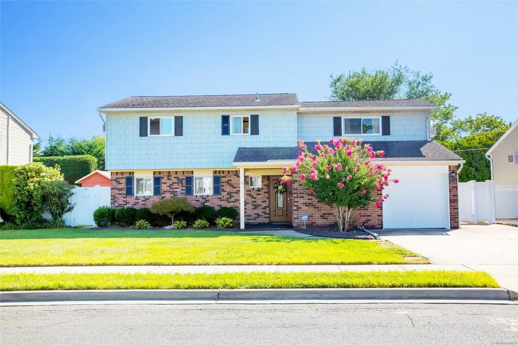 16 Hunt Place Bethpage NY 11714