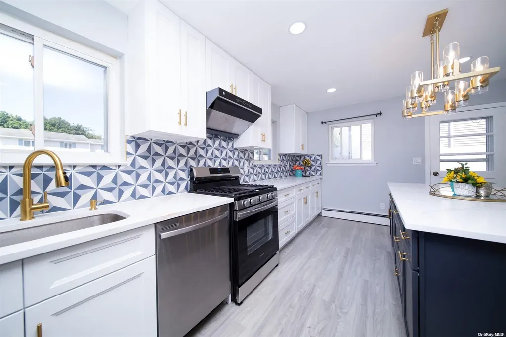 16 Hunt Place Bethpage NY 11714