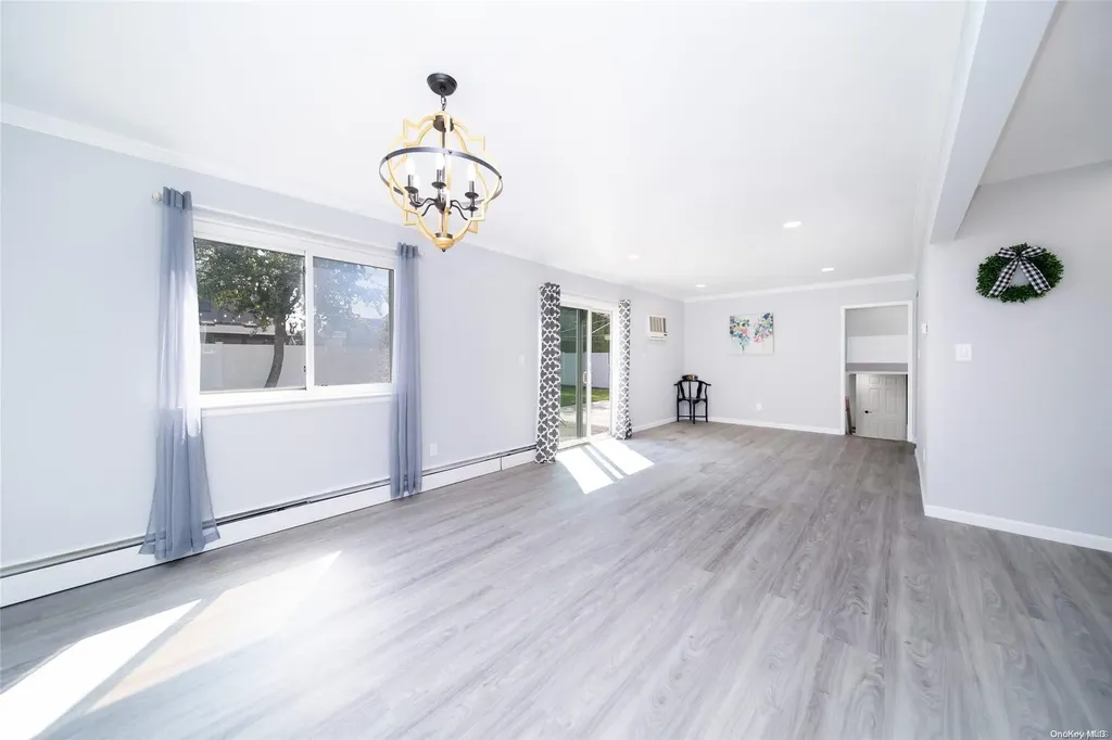 16 Hunt Place Bethpage NY 11714