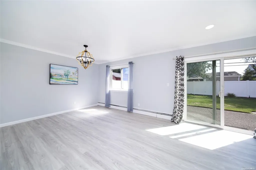 16 Hunt Place Bethpage NY 11714