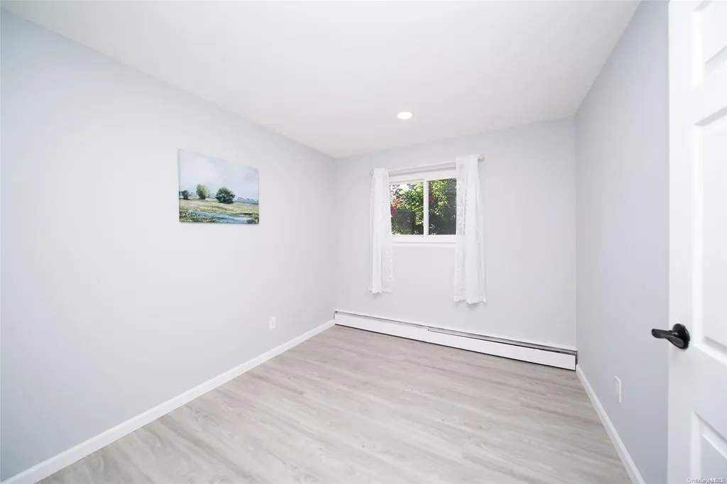 16 Hunt Place Bethpage NY 11714
