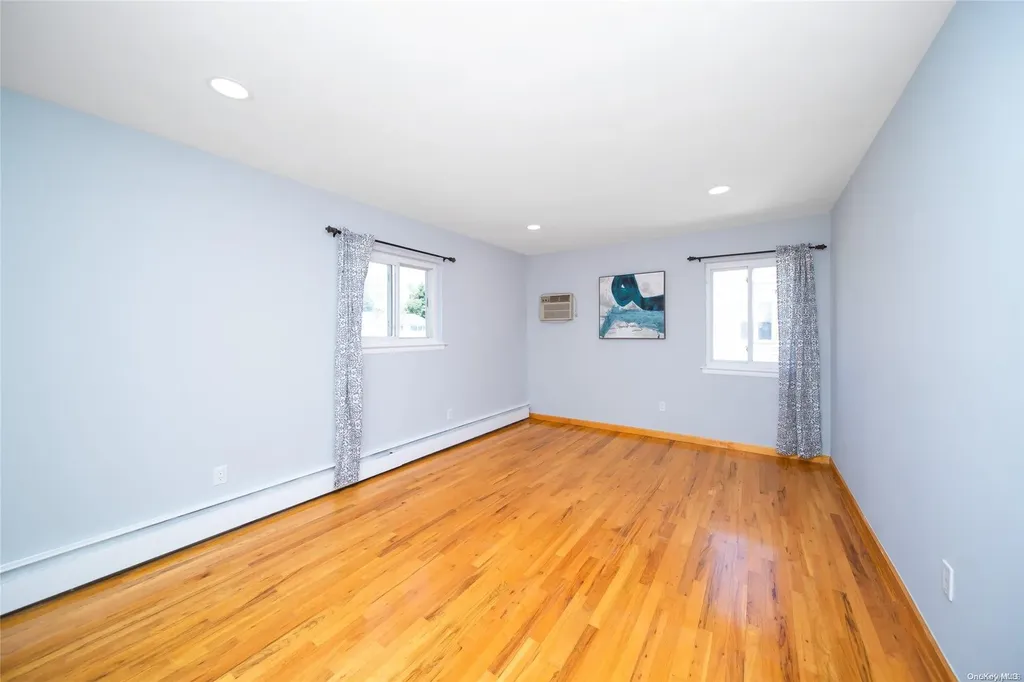 16 Hunt Place Bethpage NY 11714