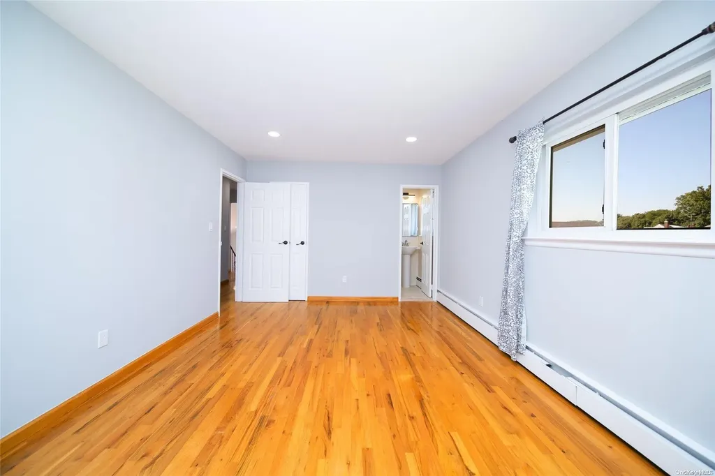 16 Hunt Place Bethpage NY 11714