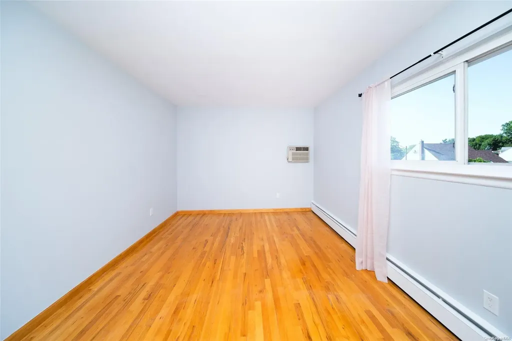 16 Hunt Place Bethpage NY 11714