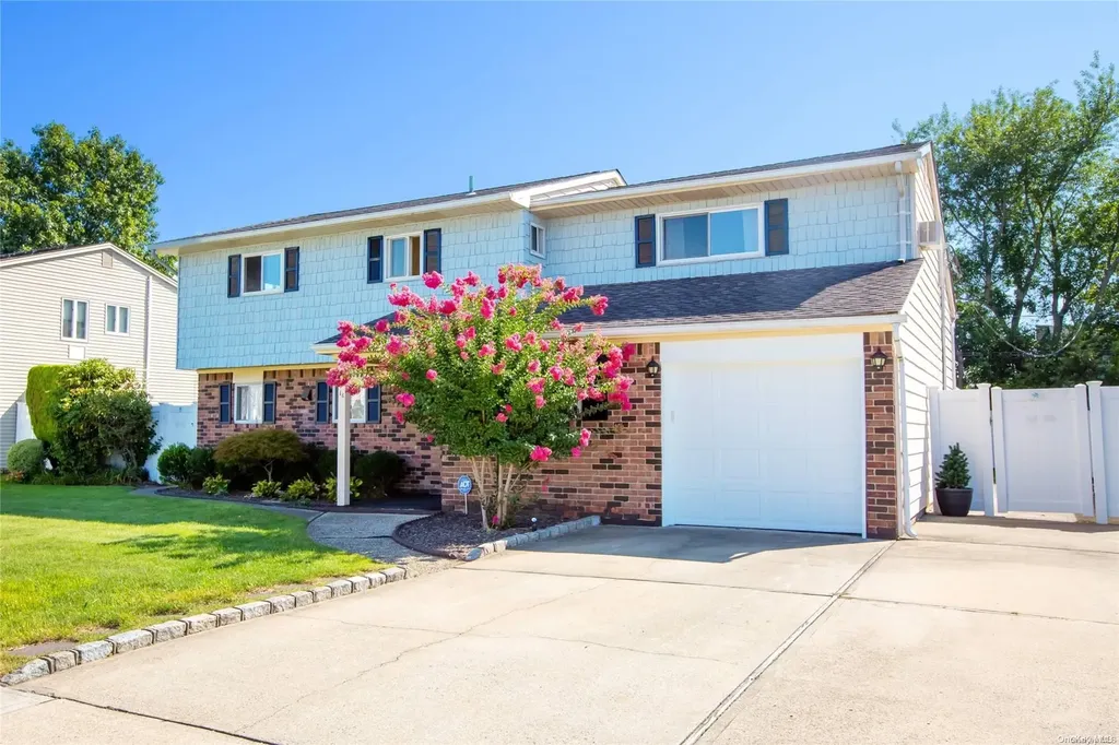 16 Hunt Place Bethpage NY 11714