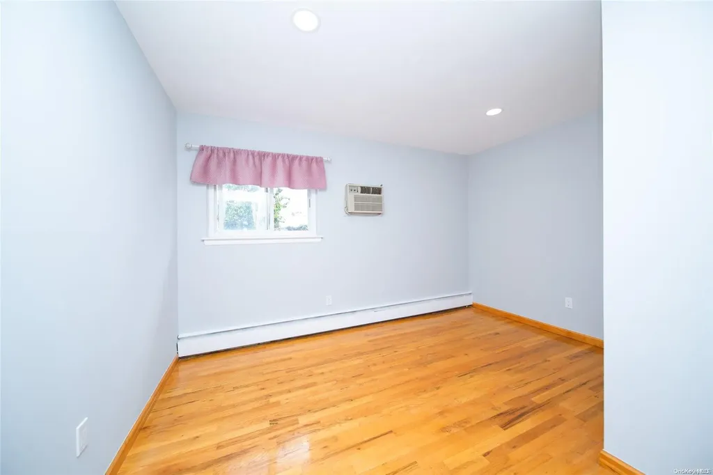 16 Hunt Place Bethpage NY 11714