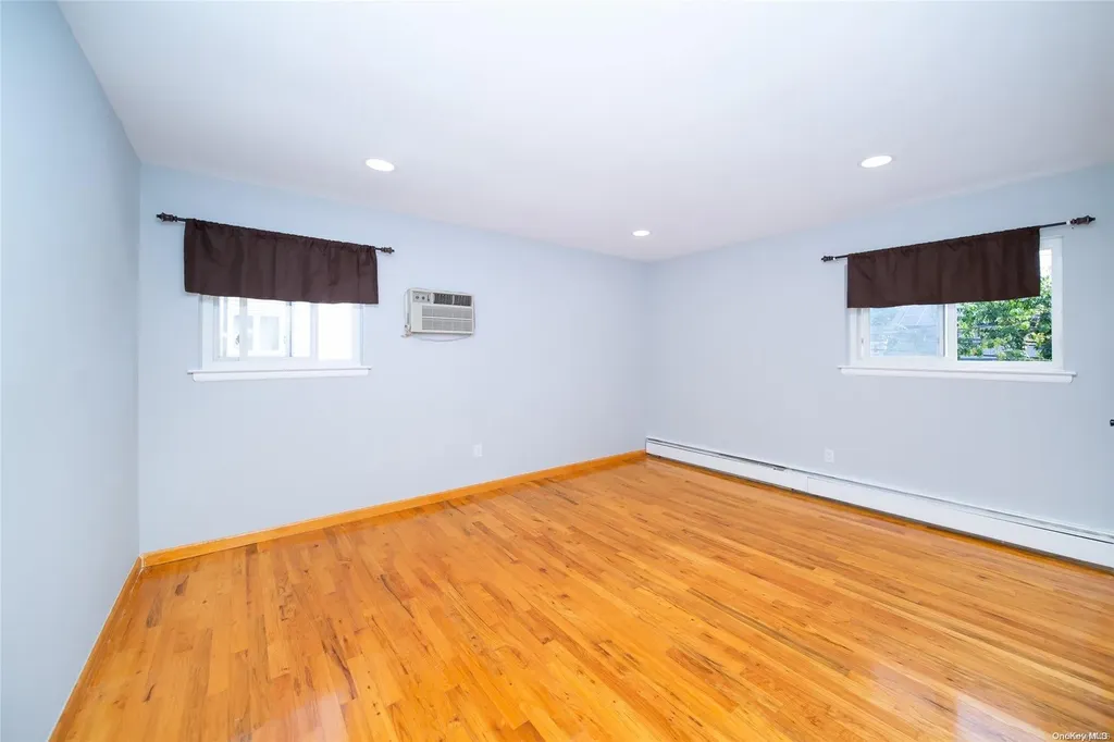 16 Hunt Place Bethpage NY 11714