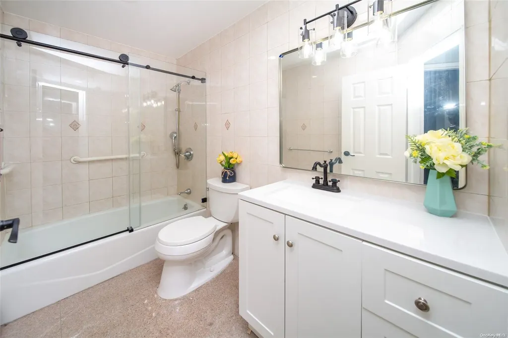 16 Hunt Place Bethpage NY 11714