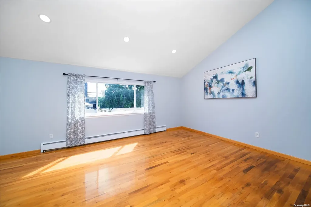16 Hunt Place Bethpage NY 11714