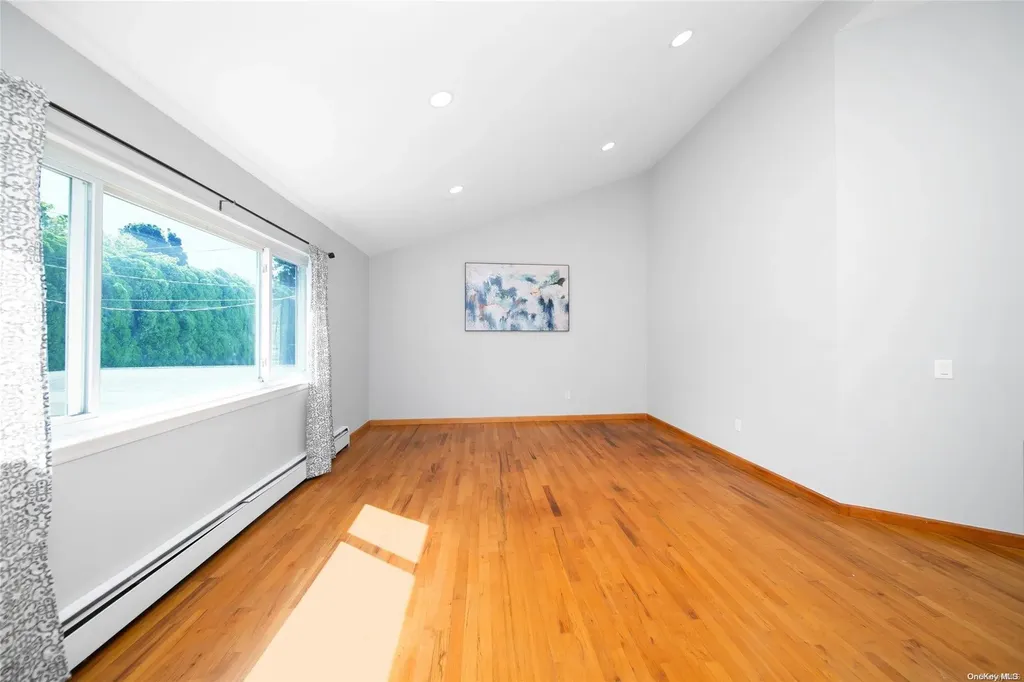 16 Hunt Place Bethpage NY 11714