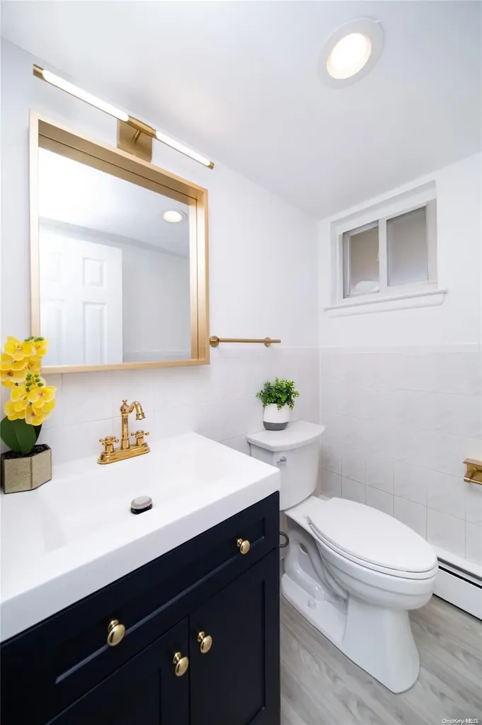 16 Hunt Place Bethpage NY 11714