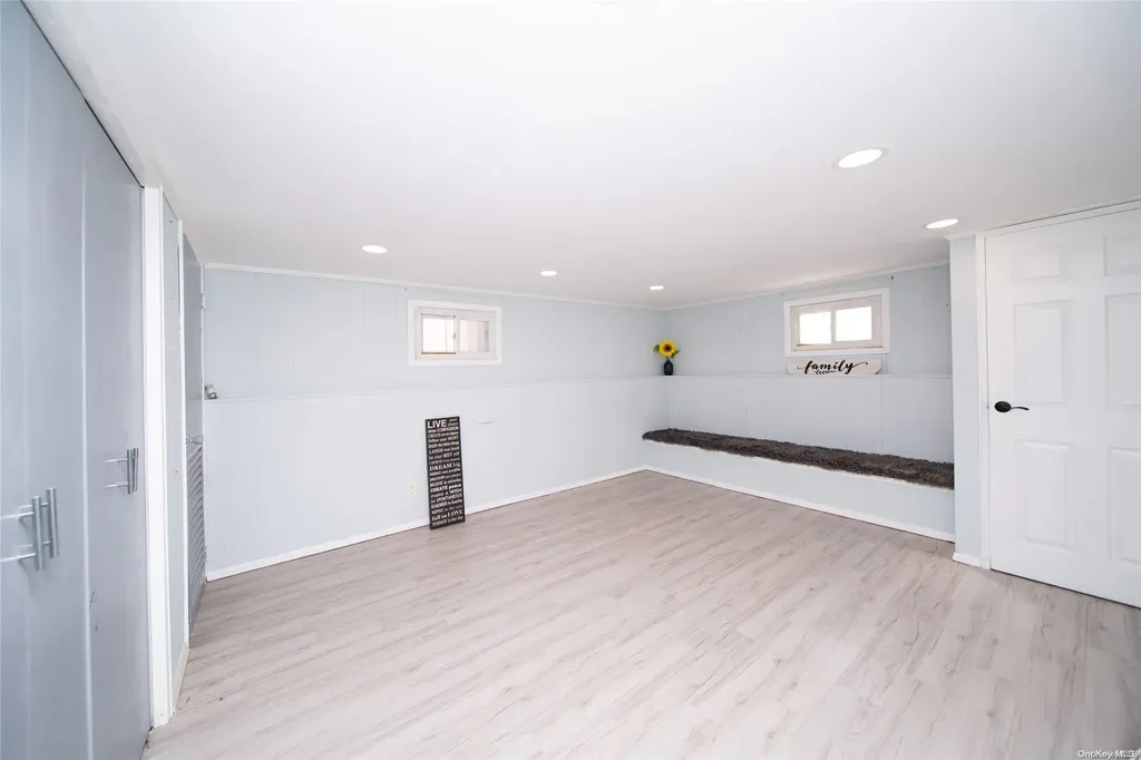 16 Hunt Place Bethpage NY 11714