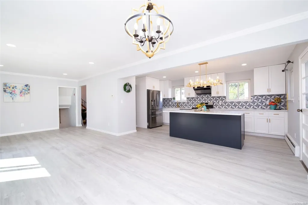 16 Hunt Place Bethpage NY 11714