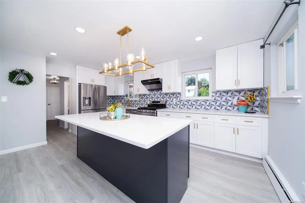 16 Hunt Place Bethpage NY 11714
