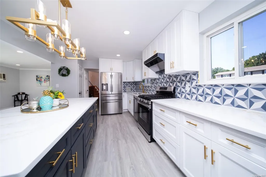 16 Hunt Place Bethpage NY 11714