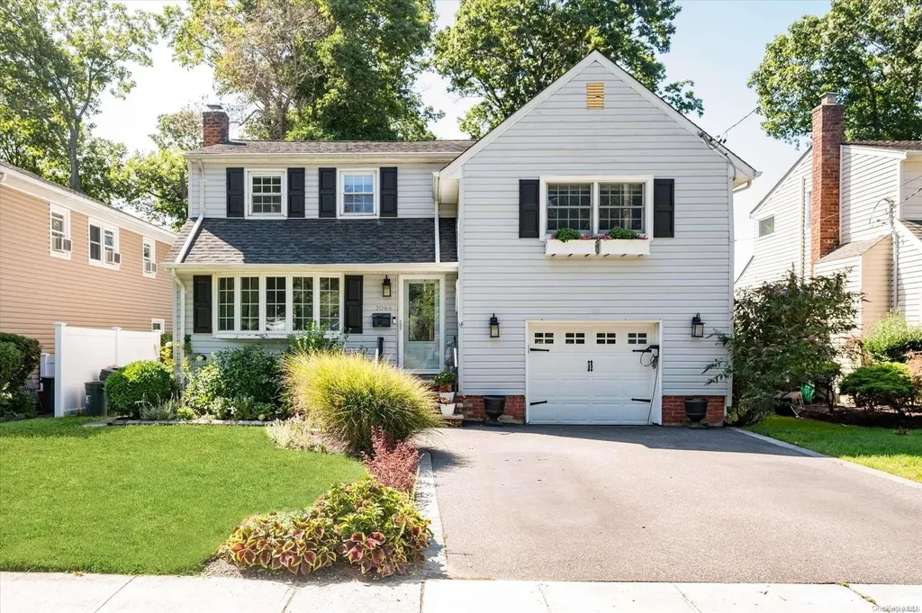 2044 Decker Avenue Merrick NY 11566