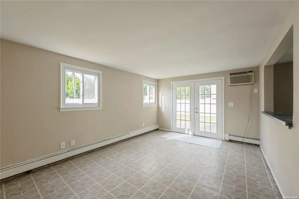 134 14th Avenue West Babylon NY 11704