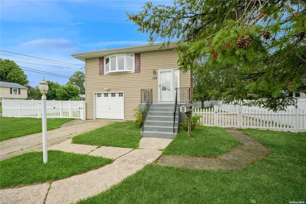 134 14th Avenue West Babylon NY 11704