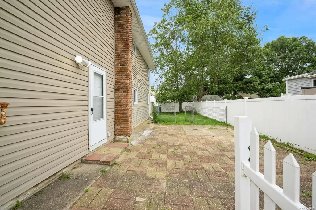 134 14th Avenue West Babylon NY 11704