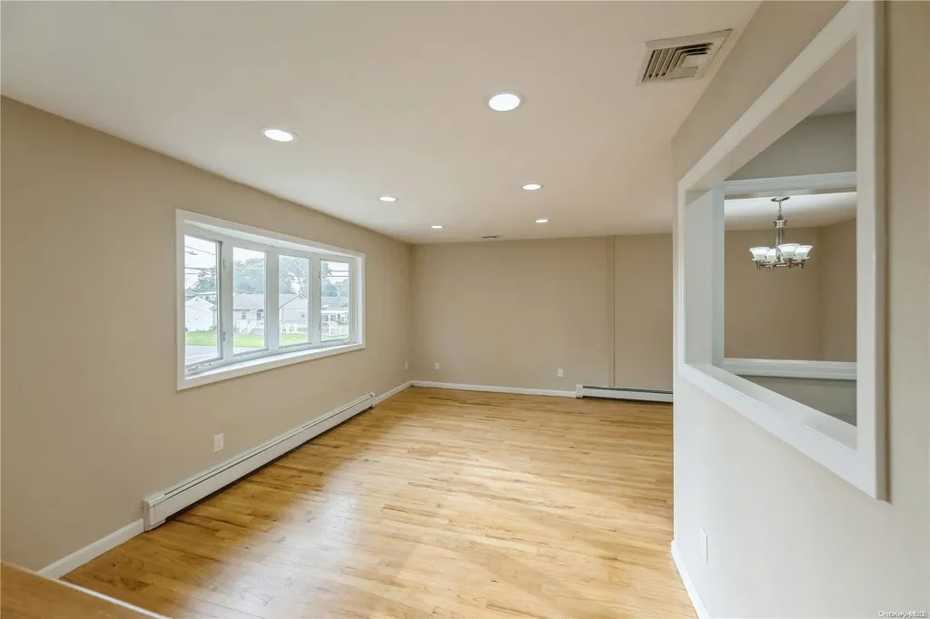 134 14th Avenue West Babylon NY 11704