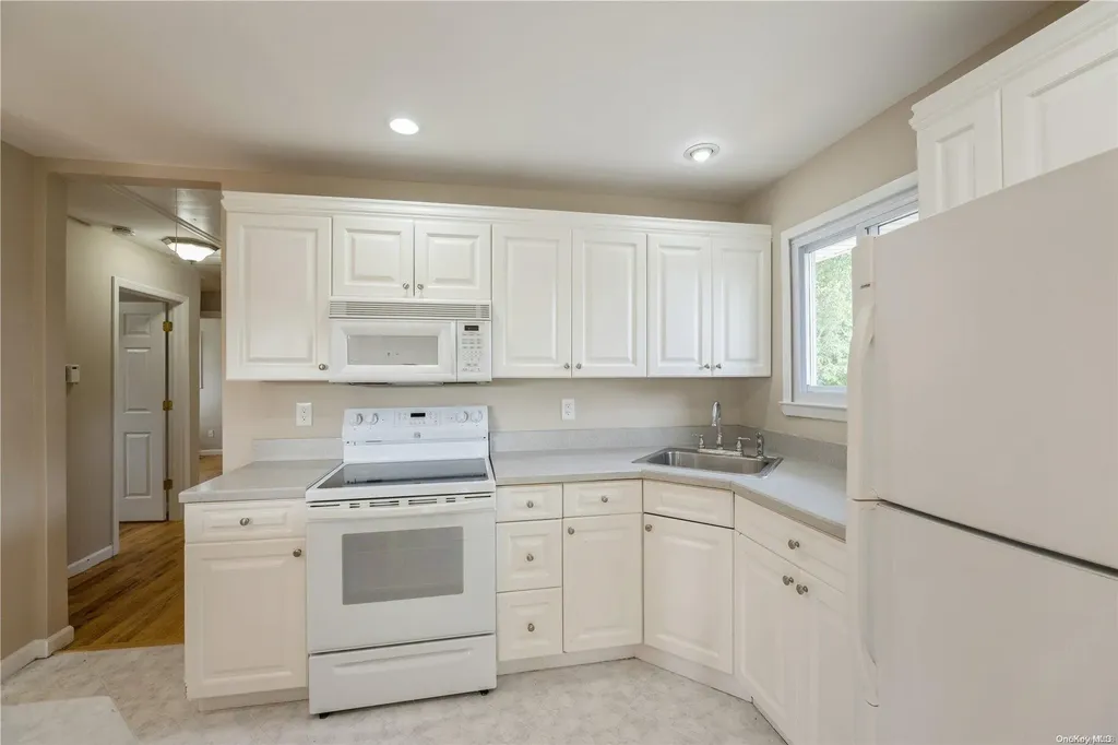 134 14th Avenue West Babylon NY 11704