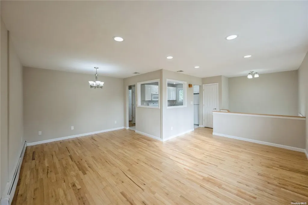 134 14th Avenue West Babylon NY 11704