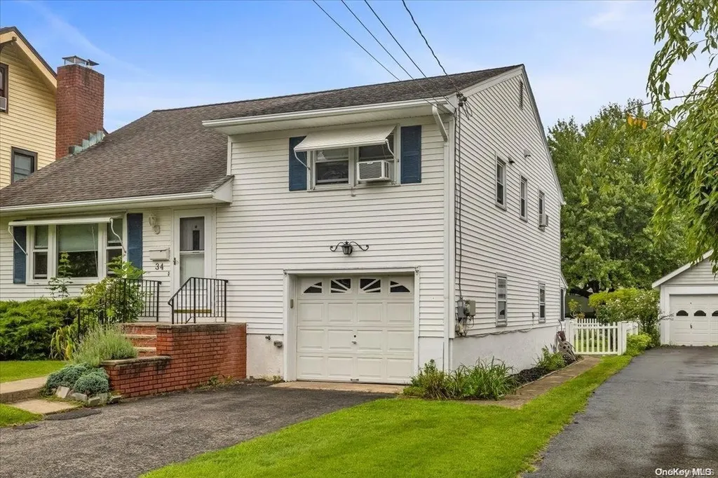 34 Parkwood Boulevard Poughkeepsie NY 12603
