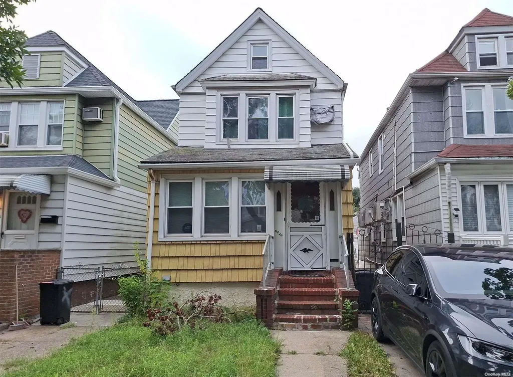 62-22 80th Road Glendale NY 11385