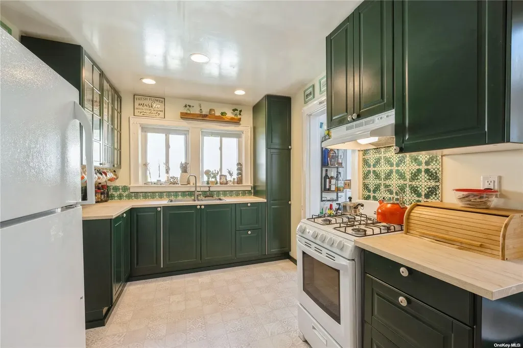 729 Harrison Drive Centerport NY 11721