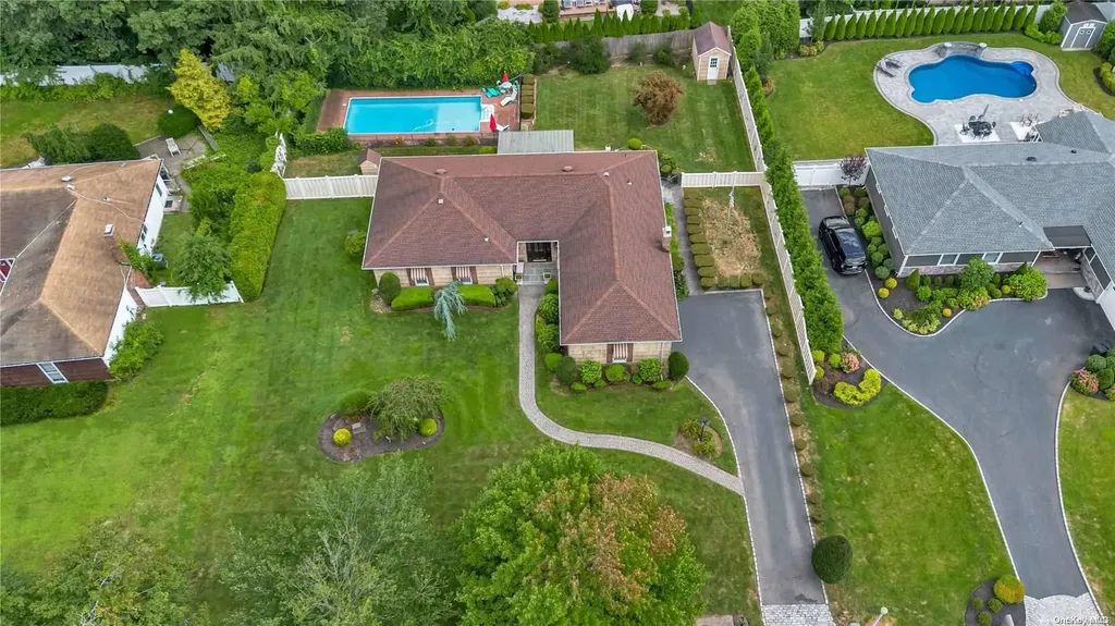 17 Crawford Drive Dix Hills NY 11746