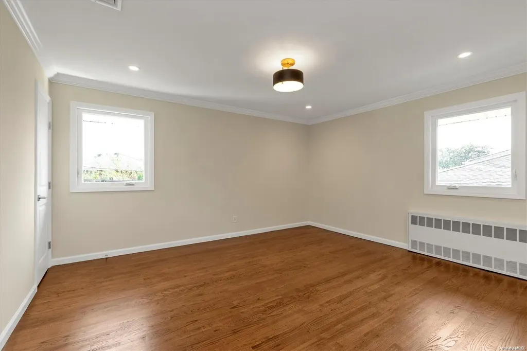 19 Deer Path Lane Syosset NY 11791