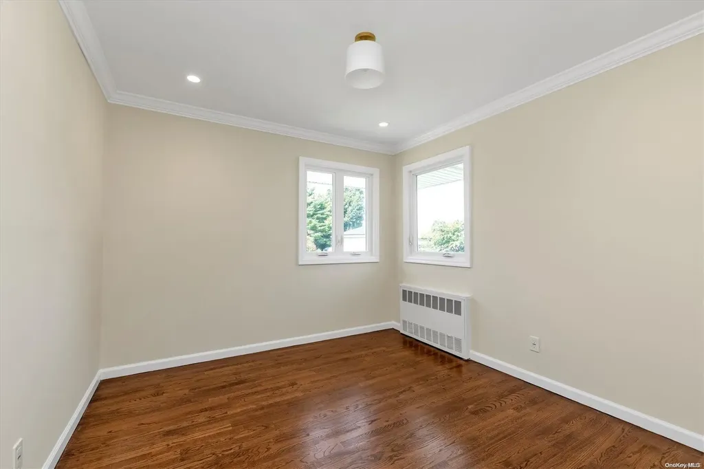 19 Deer Path Lane Syosset NY 11791