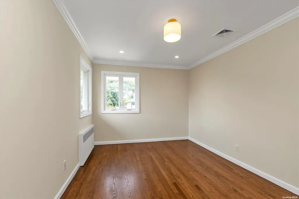 19 Deer Path Lane Syosset NY 11791