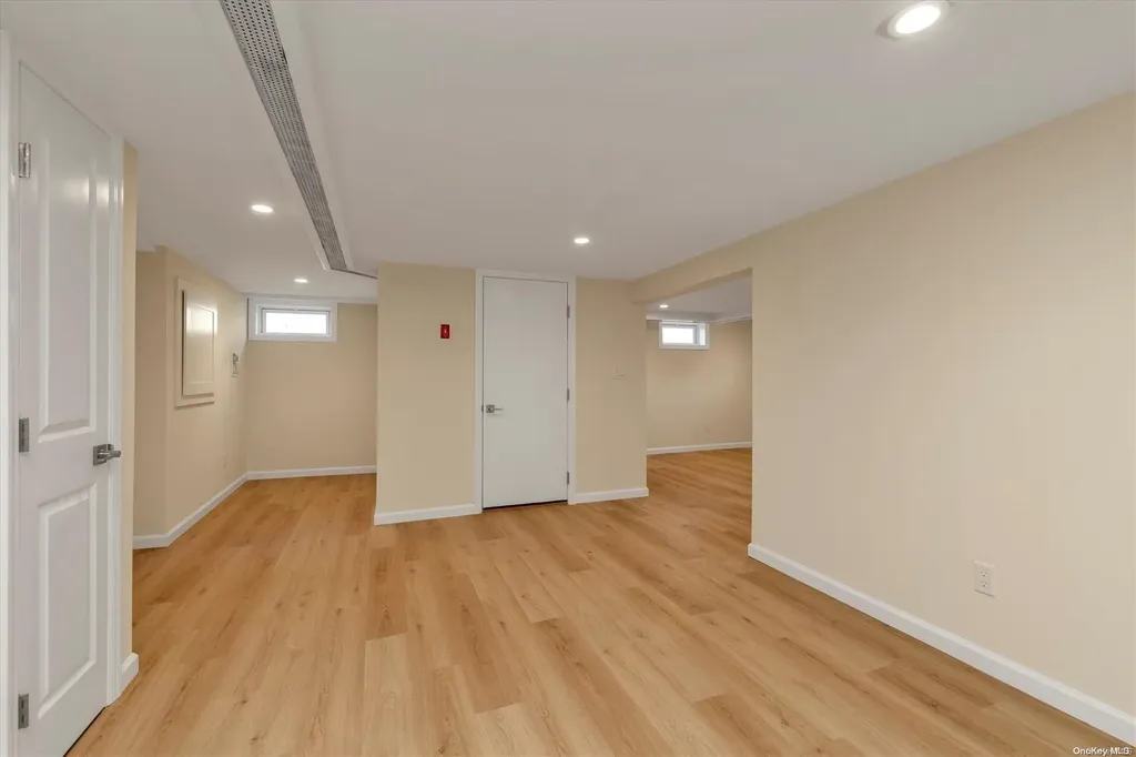 19 Deer Path Lane Syosset NY 11791
