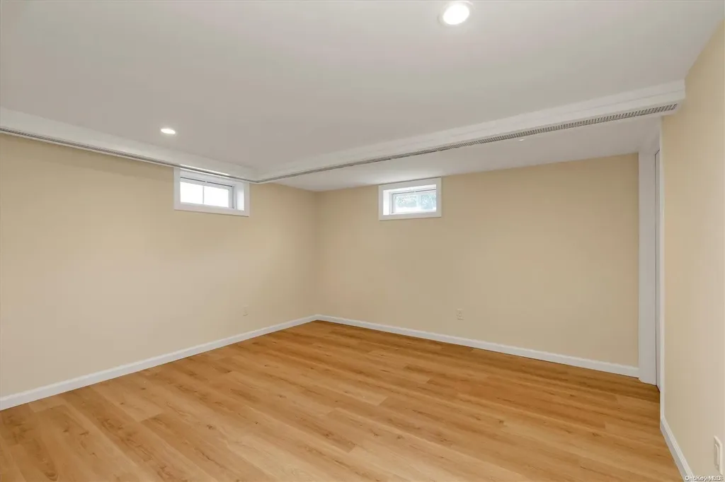 19 Deer Path Lane Syosset NY 11791